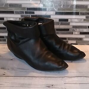 Vintage ladies leather booties 1980s